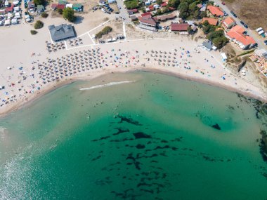 Bulgaristan 'ın Burgaz Bölgesi' nin Çarevo kasabası yakınlarındaki Arapya plajının hava manzarası