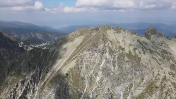 Increíble Vista Aérea Del Pico Golyam Kupen Montaña Rila Bulgaria — Vídeos de Stock