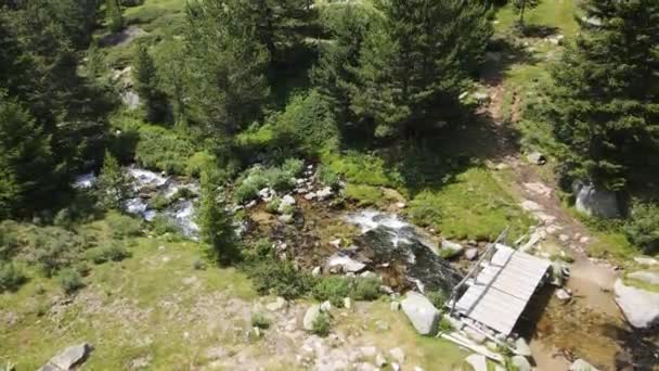 Prachtig Uitzicht Vanuit Lucht Bergrivier Bij Begovitsa Hut Pirin Mountain — Stockvideo
