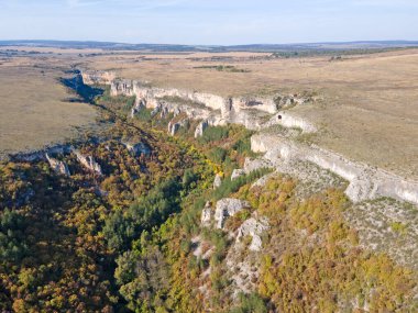 Bulgaristan 'ın Vratsa Bölgesi' nin Kunino köyü yakınlarındaki Golyam Dol kanyonunun hava manzarası