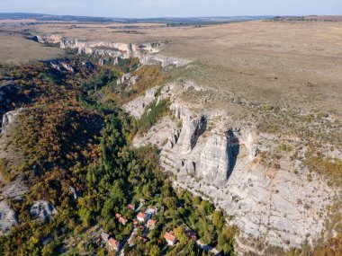 Bulgaristan 'ın Vratsa Bölgesi' nin Kunino köyü yakınlarındaki Golyam Dol kanyonunun hava manzarası