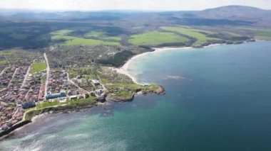 Bulgaristan 'ın Burgaz Bölgesi Ahtopol kentindeki inanılmaz hava manzaralı kasaba 