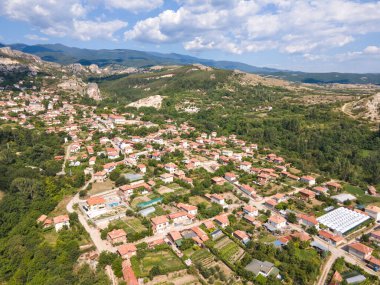 Bulgaristan 'ın Blagoevgrad bölgesindeki Ilindentsi Köyü' nün şaşırtıcı hava manzarası