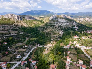 Bulgaristan 'ın Blagoevgrad bölgesindeki Ilindentsi Köyü' nün şaşırtıcı hava manzarası