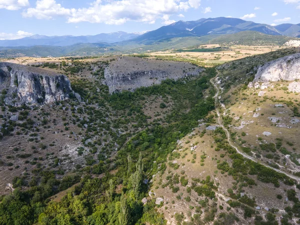 Bulgaristan 'ın Blagoevgrad bölgesindeki Ilindentsi Köyü' nün şaşırtıcı hava manzarası