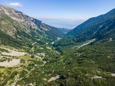 Bulgaristan 'ın Banderitsa Gölü yakınlarındaki Pirin Dağı' nın şaşırtıcı havacılık manzarası