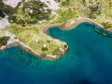 Bulgaristan 'ın Banderitsa Gölü yakınlarındaki Pirin Dağı' nın şaşırtıcı havacılık manzarası