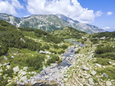 Bulgaristan 'ın Banderitsa Gölü yakınlarındaki Pirin Dağı' nın şaşırtıcı havacılık manzarası