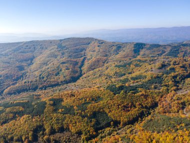 Bulgaristan 'ın Pernik bölgesindeki Erul Dağı' nın İnanılmaz Sonbahar Manzarası