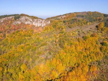 Bulgaristan 'ın Pernik bölgesindeki Erul Dağı' nın İnanılmaz Sonbahar Manzarası