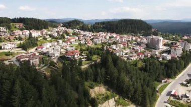 Bulgaristan 'ın Smolyan Bölgesi' ndeki Dospat kentinin Havadan Yaz manzarası
