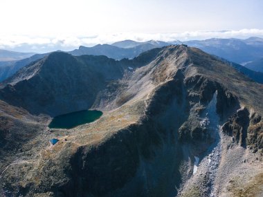 Bulgaristan 'ın Musala zirvesi yakınlarındaki Rila Dağı' nın şaşırtıcı hava manzarası