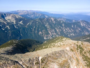 Bulgaristan 'ın Musala zirvesi yakınlarındaki Rila Dağı' nın şaşırtıcı hava manzarası