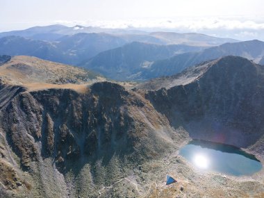 Bulgaristan 'ın Musala zirvesi yakınlarındaki Rila Dağı' nın şaşırtıcı hava manzarası