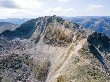 Bulgaristan 'ın Musala zirvesi yakınlarındaki Rila Dağı' nın şaşırtıcı hava manzarası