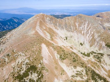 Bulgaristan 'ın Musala zirvesi yakınlarındaki Rila Dağı' nın şaşırtıcı hava manzarası