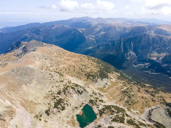 ブルガリアのムサラ山頂付近のリラ山の素晴らしい空中ビュー — ストック写真
