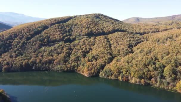 保加利亚索菲亚市区帕斯卡水库的空中秋季景观 — 图库视频影像