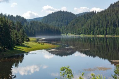 Bulgaristan 'ın Beglika Reservoir, Pazardzhik bölgesinin muhteşem manzarası