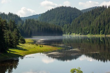 Bulgaristan 'ın Beglika Reservoir, Pazardzhik bölgesinin muhteşem manzarası