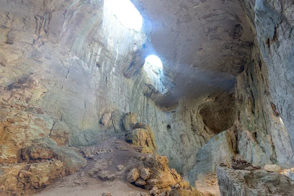 Prohodna Caverna Conhecida Como Olhos Deus Perto Aldeia Karlukovo Região — Fotografia de Stock