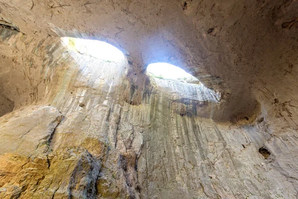 Prohodna Caverna Conhecida Como Olhos Deus Perto Aldeia Karlukovo Região — Fotografia de Stock