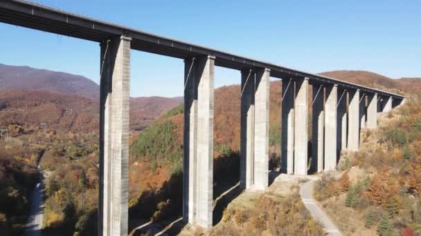 保加利亚索菲亚地区Vitinya Pass Hemus 高速公路Bebresh Viaduct的空中景观 — 图库视频影像