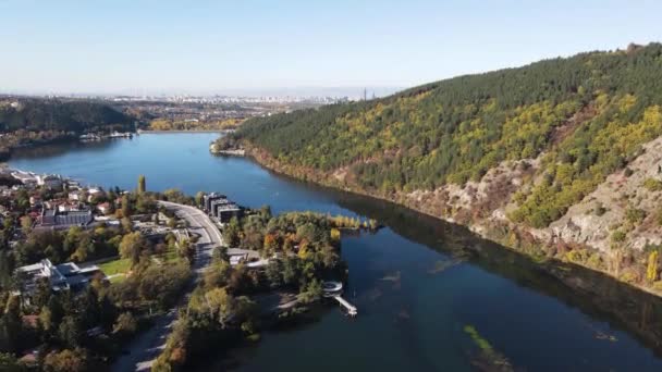 Luchtfoto Herfst Uitzicht Pancharevo Meer Sofia Stad Regio Bulgarije — Stockvideo