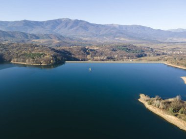 Bulgaristan 'ın Montana bölgesinin Srechenska Bara Baraj Havalimanı manzarası