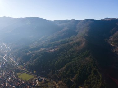 Balkan Dağları ve Vratsata Geçidi 'nin İnanılmaz Sonbahar Manzarası, Bulgaristan