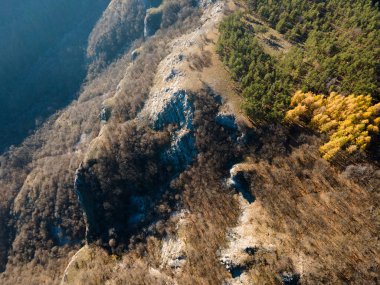 Balkan Dağları ve Vratsata Geçidi 'nin İnanılmaz Sonbahar Manzarası, Bulgaristan