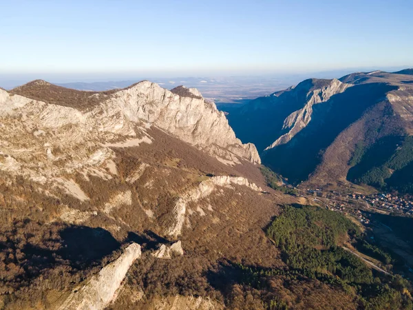 Fantastisk Antenn Höstlandskap Balkanbergen Och Vratsata Pass Bulgarien — Stockfoto