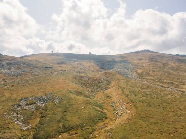 Bulgaristan 'ın Sofya kentindeki Cherni Vrah Tepesi yakınlarındaki Vitosha Dağı' nın hava manzarası