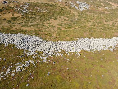 Bulgaristan 'ın Sofya kentindeki Cherni Vrah Tepesi yakınlarındaki Vitosha Dağı' nın hava manzarası