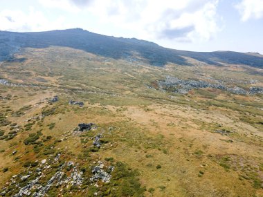 Bulgaristan 'ın Sofya kentindeki Cherni Vrah Tepesi yakınlarındaki Vitosha Dağı' nın hava manzarası