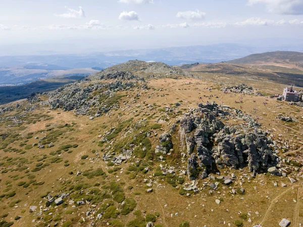 Bulgaristan 'ın Sofya kentindeki Cherni Vrah Tepesi yakınlarındaki Vitosha Dağı' nın hava manzarası