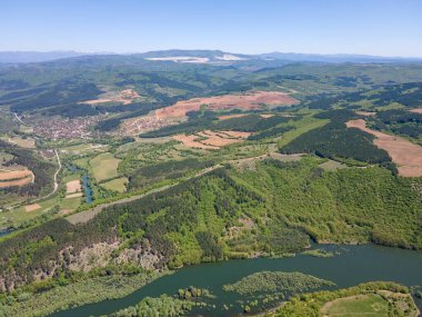 Topolnitsa Reservoir, Sredna Gora Dağı, Bulgaristan 'ın yay manzarası
