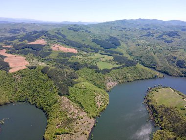 Topolnitsa Reservoir, Sredna Gora Dağı, Bulgaristan 'ın yay manzarası