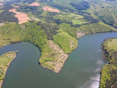 Topolnitsa Reservoir, Sredna Gora Dağı, Bulgaristan 'ın yay manzarası