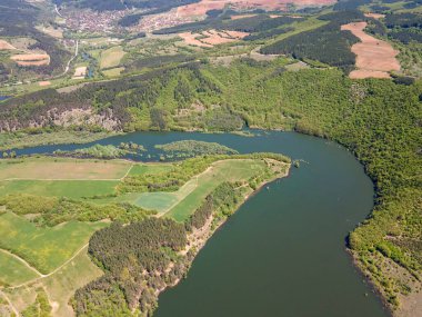 Topolnitsa Reservoir, Sredna Gora Dağı, Bulgaristan 'ın yay manzarası