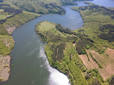 Topolnitsa Reservoir, Sredna Gora Dağı, Bulgaristan 'ın yay manzarası