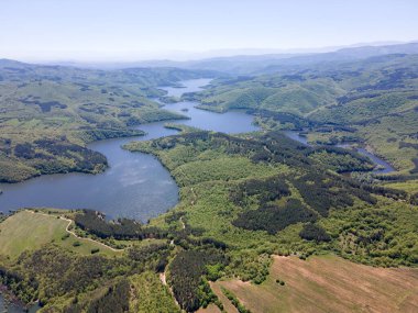 Topolnitsa Reservoir, Sredna Gora Dağı, Bulgaristan 'ın yay manzarası