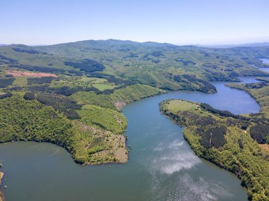 Topolnitsa Reservoir, Sredna Gora Dağı, Bulgaristan 'ın yay manzarası