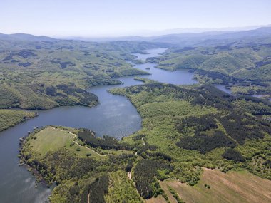 Topolnitsa Reservoir, Sredna Gora Dağı, Bulgaristan 'ın yay manzarası