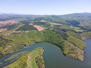 Topolnitsa Reservoir, Sredna Gora Dağı, Bulgaristan 'ın yay manzarası