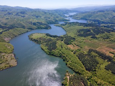 Topolnitsa Reservoir, Sredna Gora Dağı, Bulgaristan 'ın yay manzarası