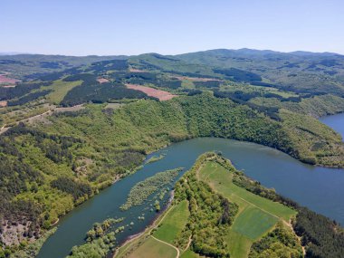 Topolnitsa Reservoir, Sredna Gora Dağı, Bulgaristan 'ın yay manzarası