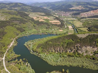 Topolnitsa Reservoir, Sredna Gora Dağı, Bulgaristan 'ın yay manzarası