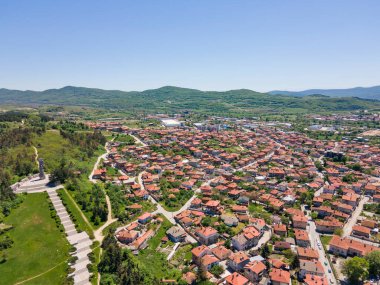 Bulgaristan 'ın Pazardzhik bölgesinin tarihi Panagyurishte kasabasının hava manzarası