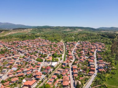 Bulgaristan 'ın Pazardzhik bölgesinin tarihi Panagyurishte kasabasının hava manzarası